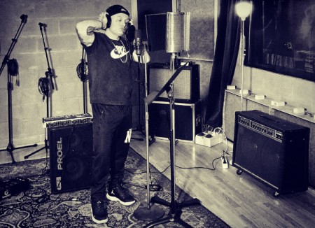 Durante una sessione di registrazione della canzone "EL CURANDERO" nello studio Blumusica (Torino)...